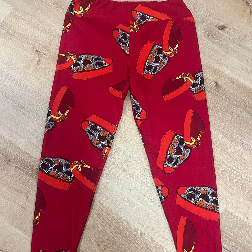 20% off 3+ items Valentine's chocolate box leggings in Tall & Curvy. NEVER WORN!